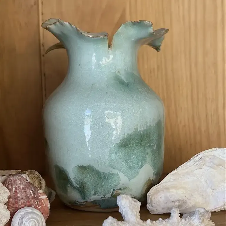 Vase dentelé collection Nereia par hirunda ceramic